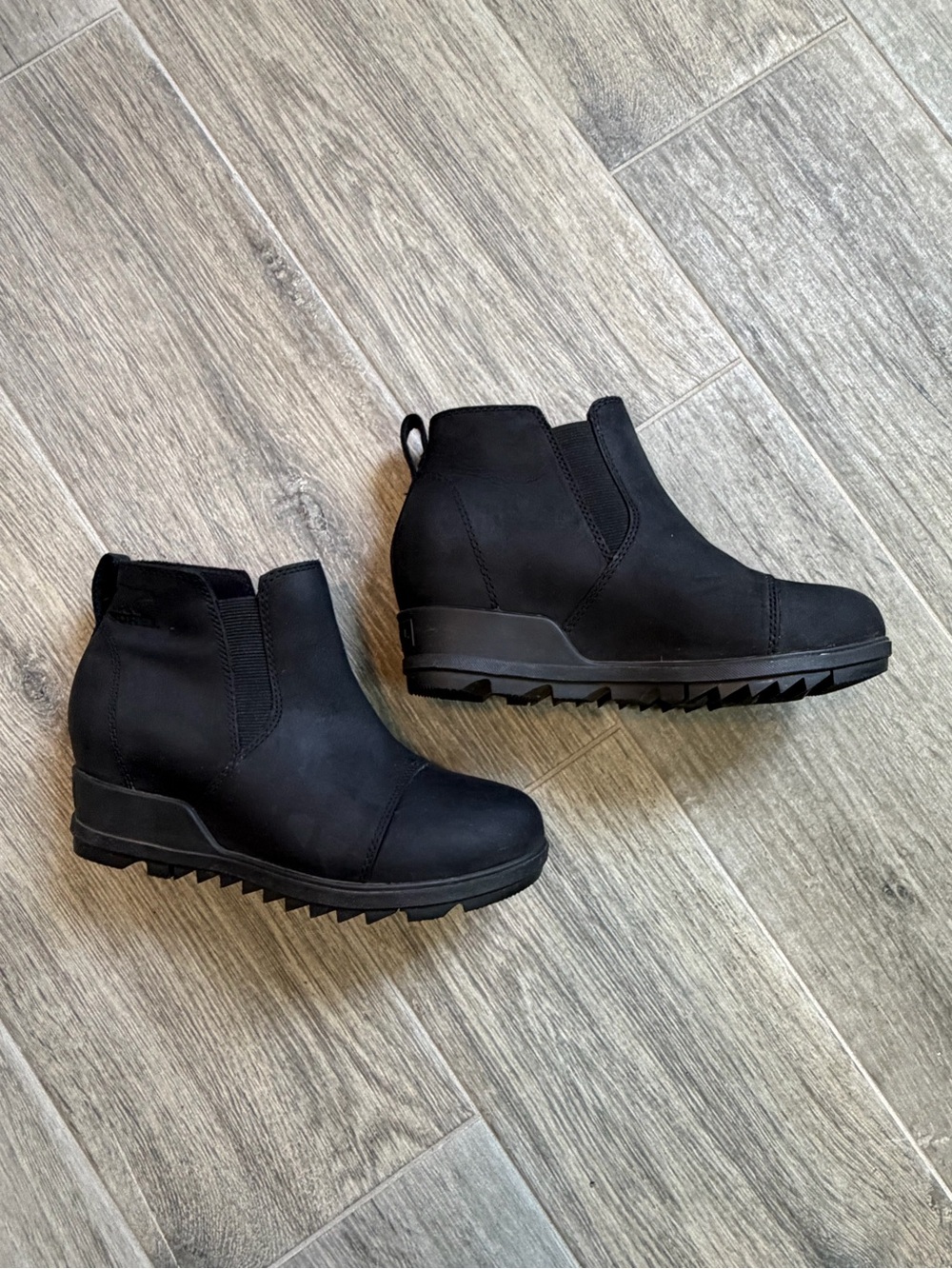 Sorel Women's Evie Size 6 Black Leather Pull On Wedge Chelsea Ankle Boots